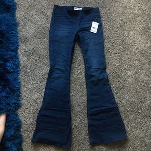 Free people low/mid rise bell bottom stretchy jean